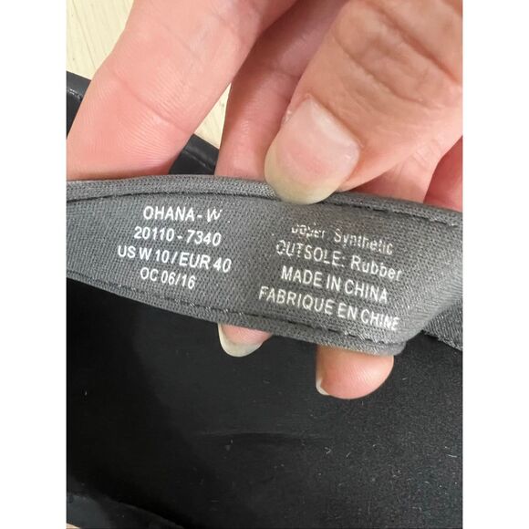 OluKai Women Size 10 Ohana Silver Grey Flip Flop Sandals Beach Comfort Slip On - Picture 9 of 10